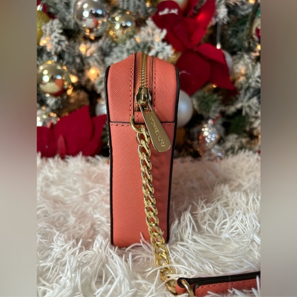 Like new Authentic Michael Kors Crossbody bag - Picture 9 of 9